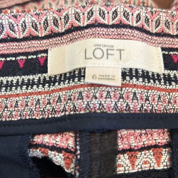 Loft pink navy patterned shorts with side slits Size 6 - Picture 8 of 9